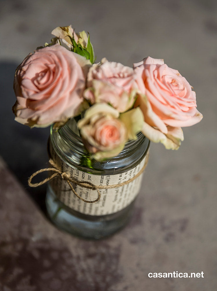 vasetto di riciclo con le rose per San Valentino