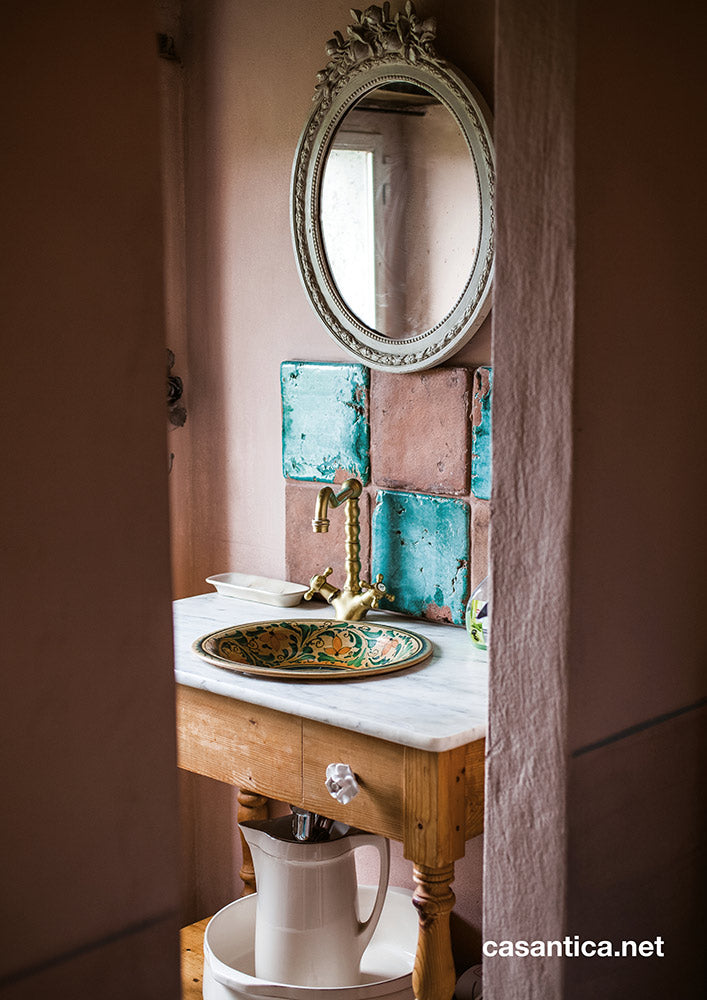 bagno shabby chic lavabo artistico cotto smaltato specchio antico