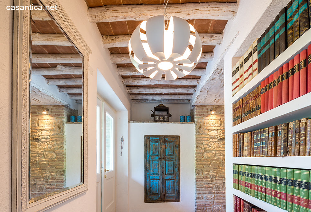 Todi Borgo San Sisto Libreria Lampadario Design Bianco