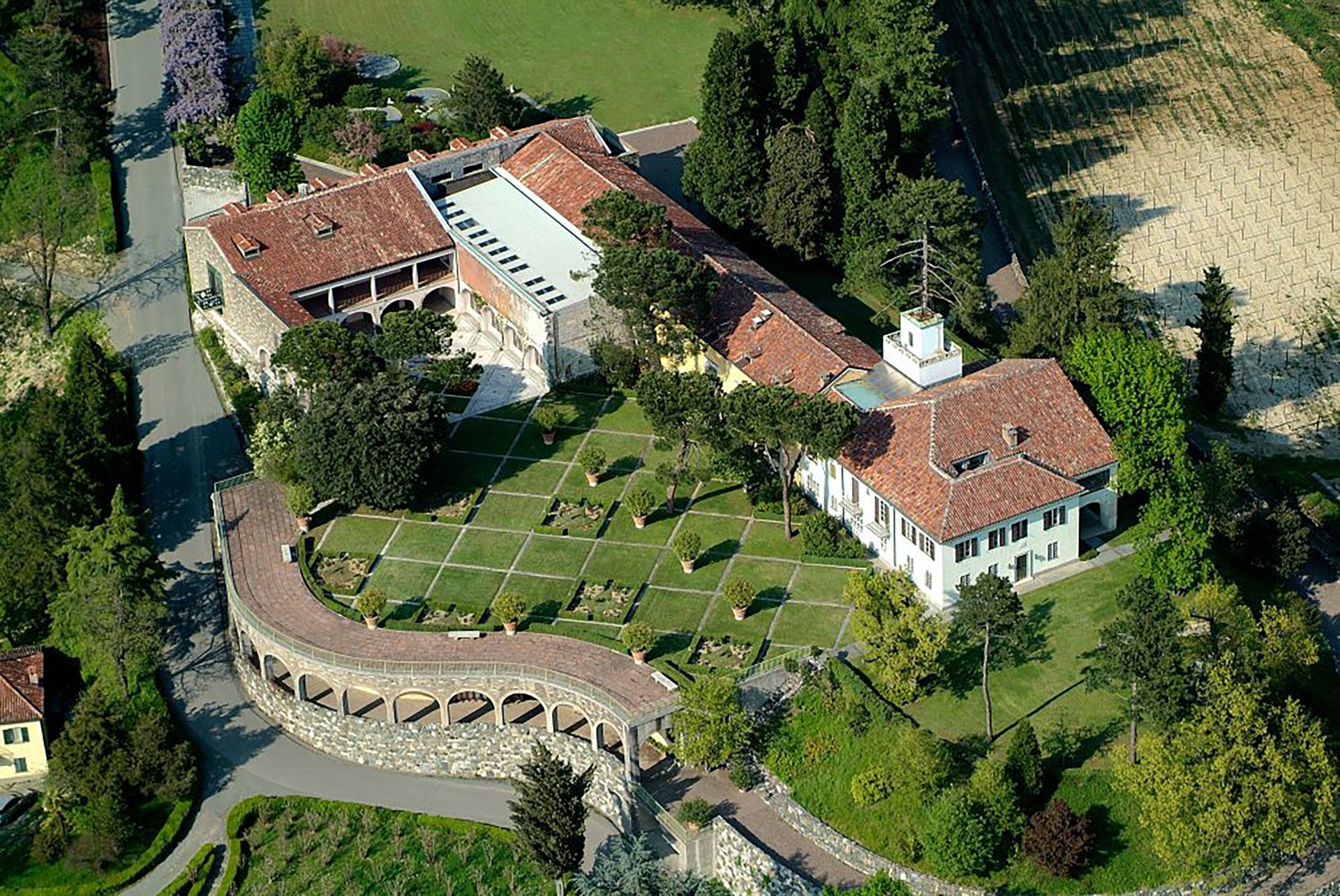 Panoramica dall'alto di Villa Ottolenghi Wedekind